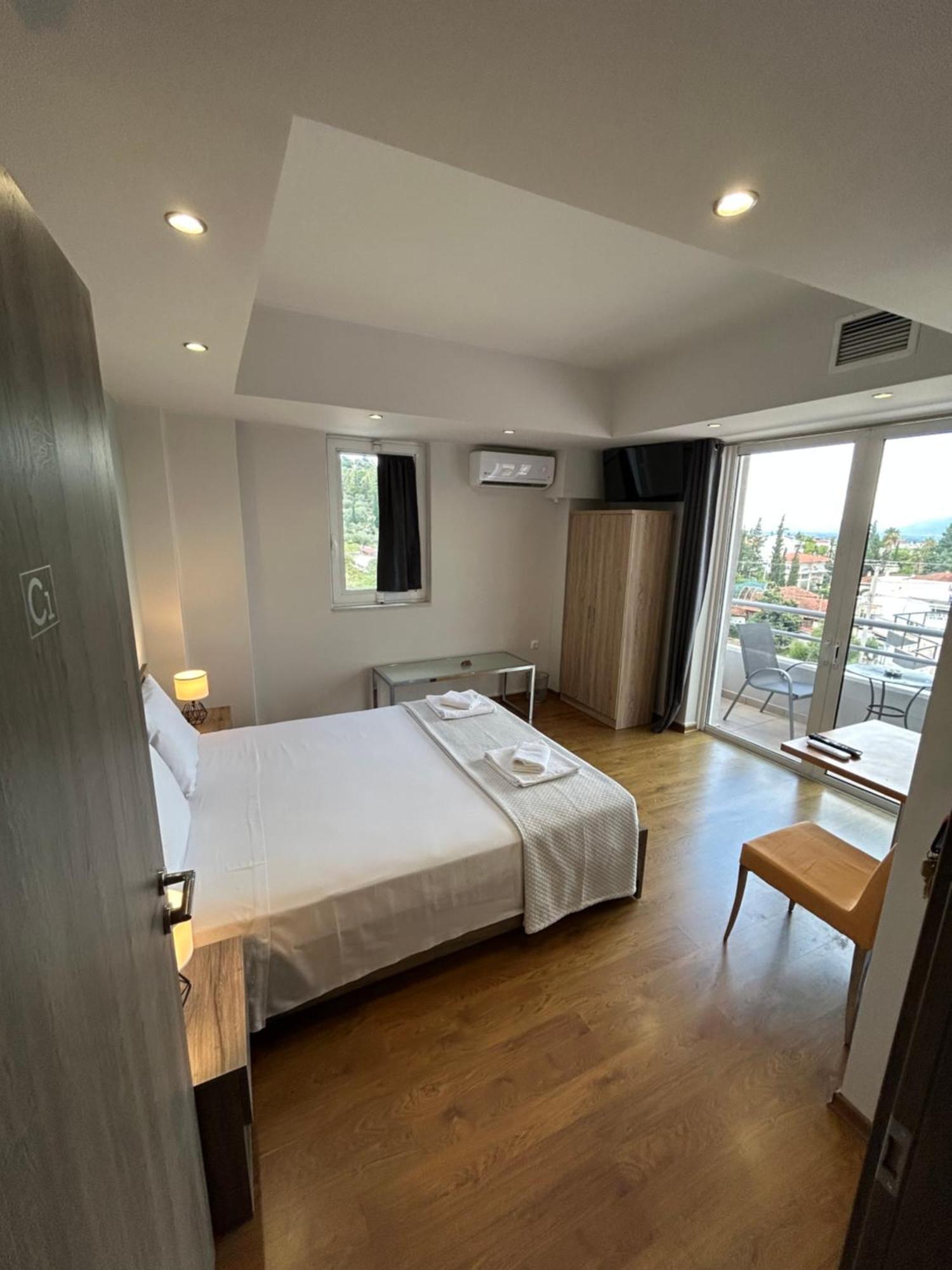 Peania Domus Apartment *