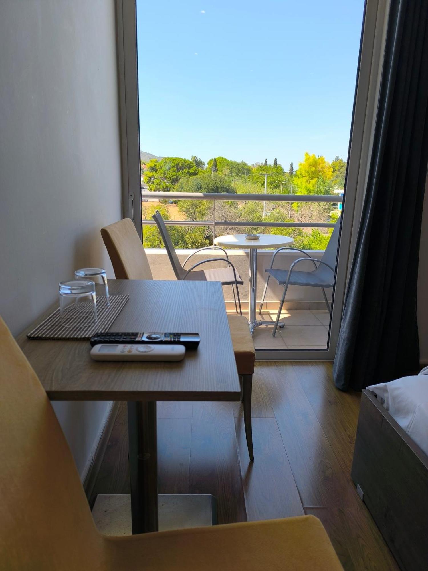 Peania Domus Apartment